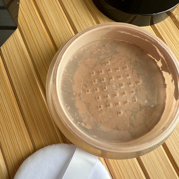 CHANEL POUDRE UNIVERSELLE LIBRE Natural Finish Loose Powder  NWT Chanel POUDRE UNIVERSELLE LIBRE in 70